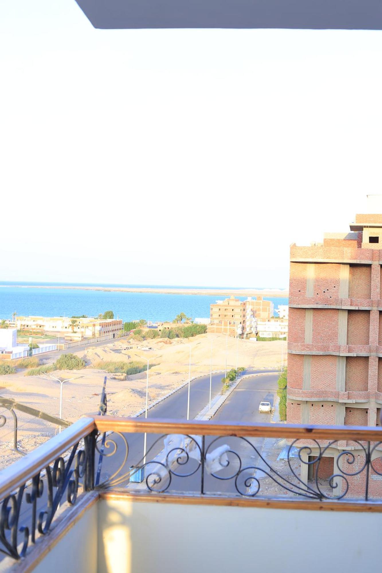 Heart Of Town Sea View Apartment Safaga Exterior photo